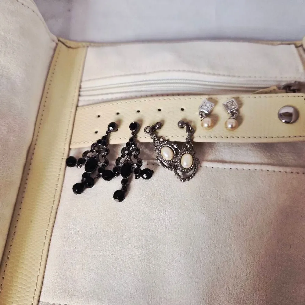 Leather jewelry organizer